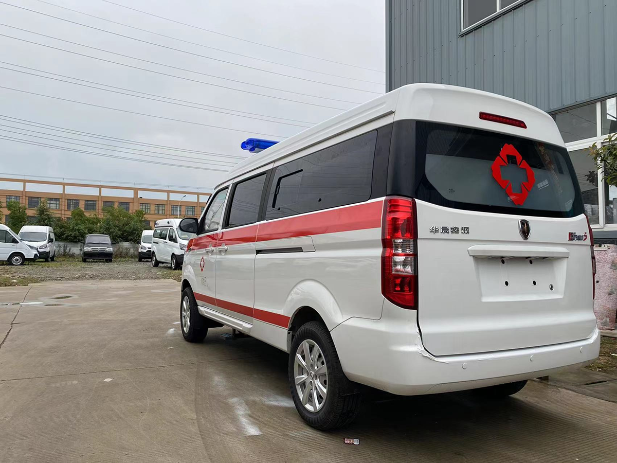金杯小海獅S轉(zhuǎn)運救護車
